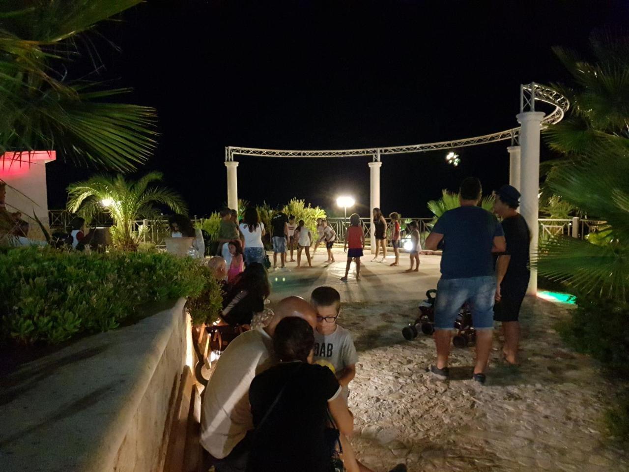 Villaggio Mascia ヴィエステ エクステリア 写真